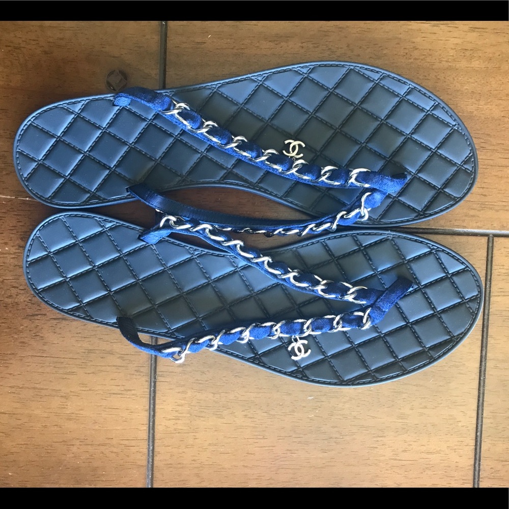 CHANEL sandals, thongs, flip flops shoes - Picture 5 of 5
